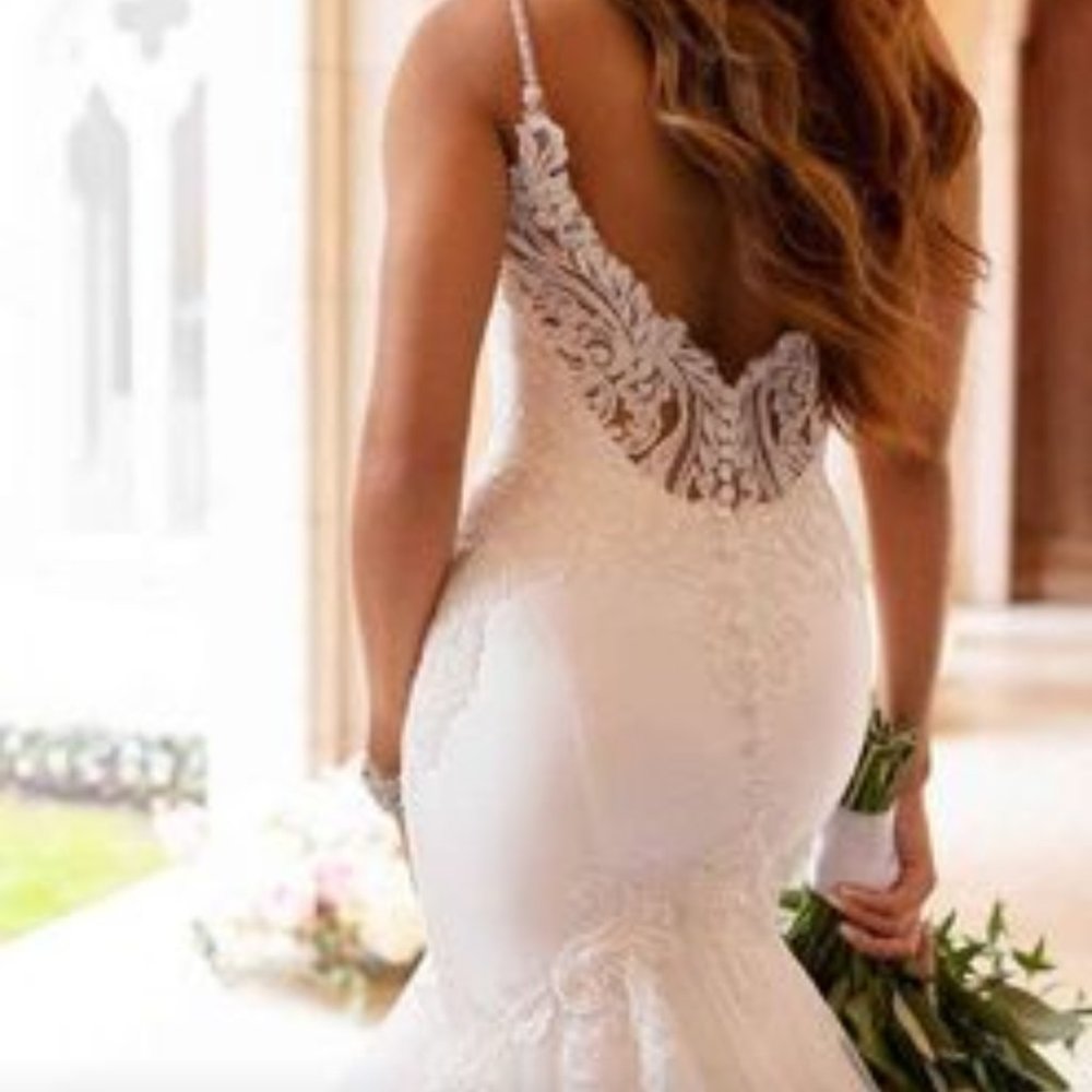 Brand New with Tag and receipt, Stella York Wedding gown, size 8 or Small